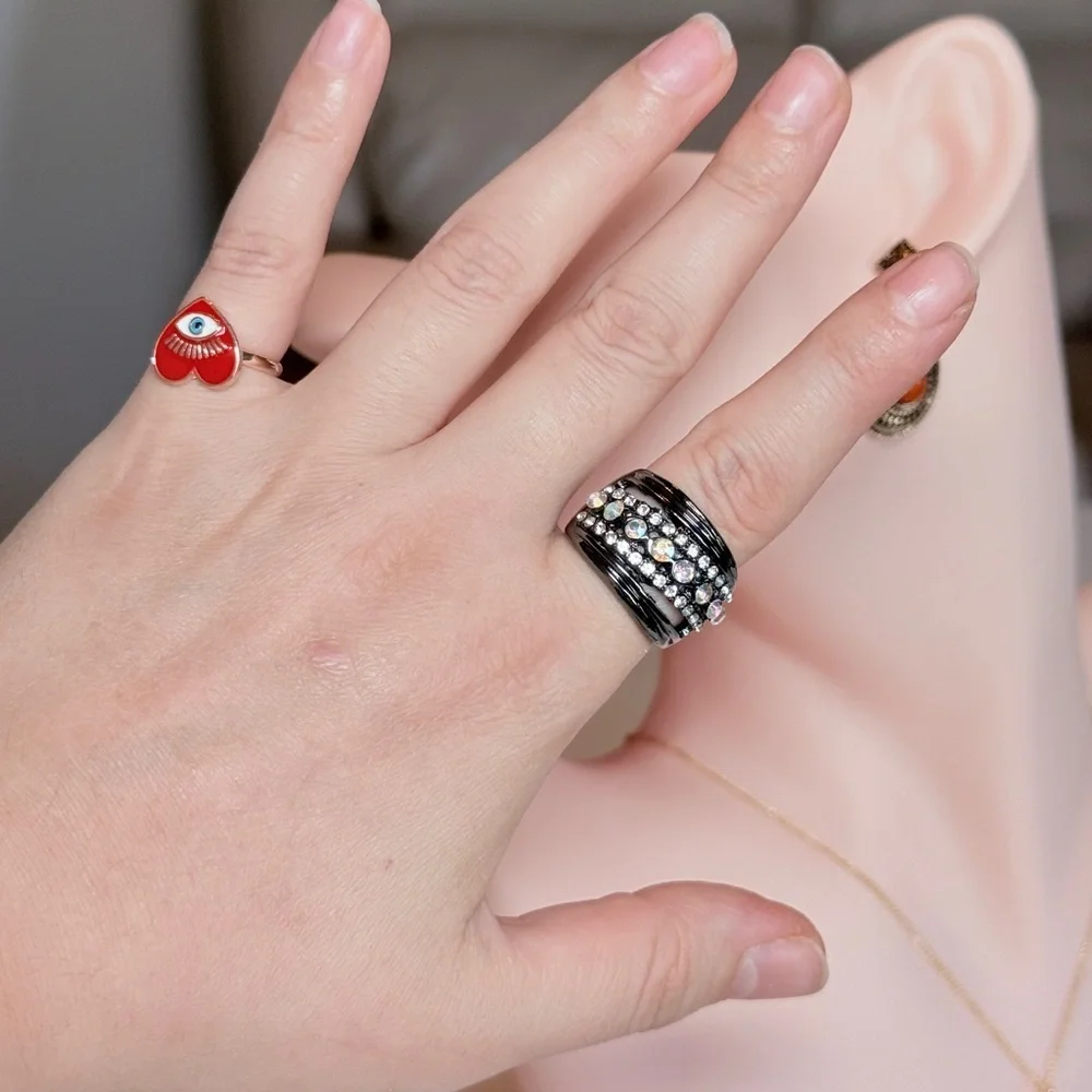 ⚜️ Elegant Black and Silver Crystal Ring